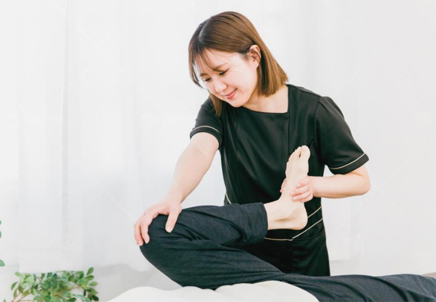 施術を受けている女性の写真